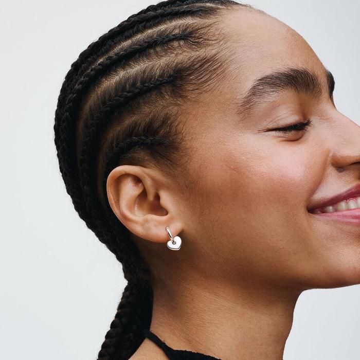 Boucles d'oreilles créoles ouvertes avec cœurs