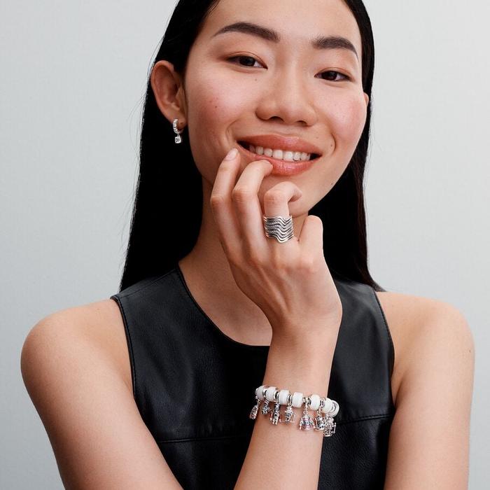 Hoop Earrings with Light Point and Pavè