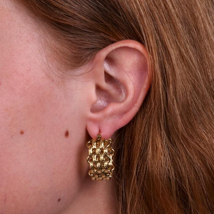 Boucles d'oreilles en acier avec créoles et maille tressée