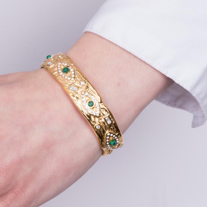 Bracelet semi-rigide en acier orné d'yeux verts