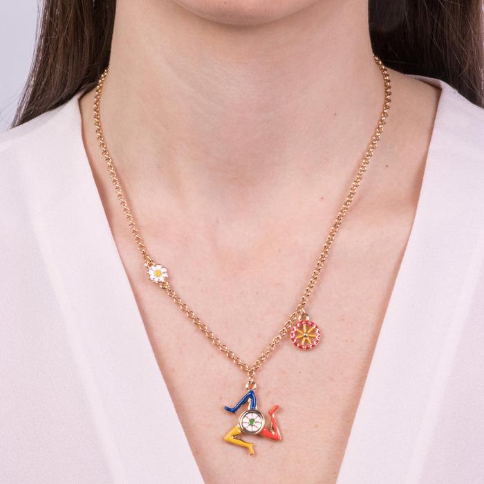 Collier en métal avec Trinacria et roue de charrette