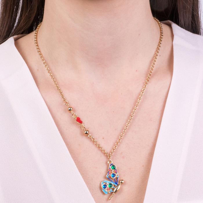 Collier en métal avec papillon coloré