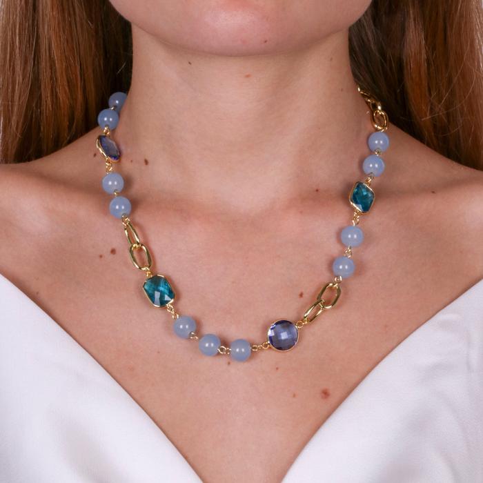 Collier en métal avec double chaîne, cristaux et perles bleues