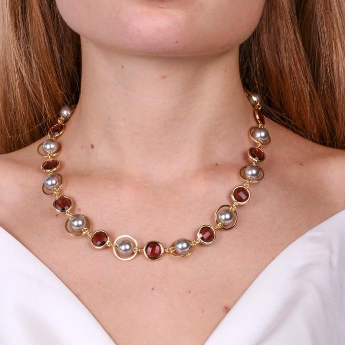 Collier en métal avec cristaux marron, cercles et perles