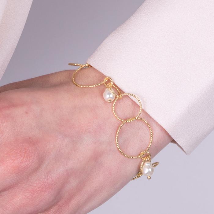 Bracelet en métal avec cercle et perles