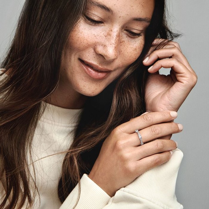Pavè Ring with Luminous Stones