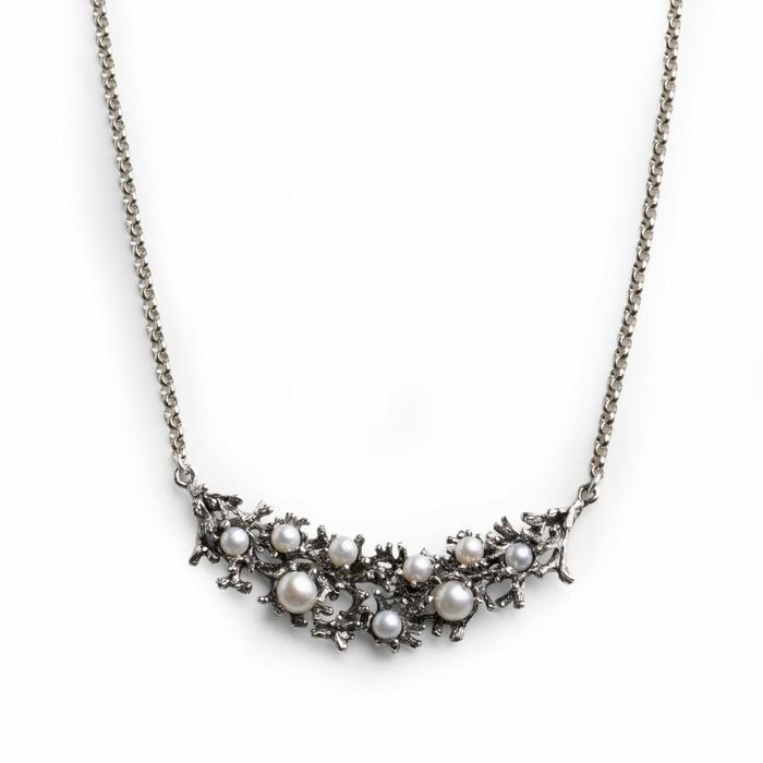 Nude Pearl Branches Necklace