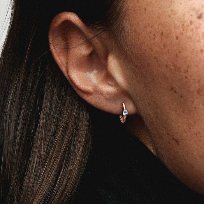 Earrings Orecchini a cerchio con solitario azzurro