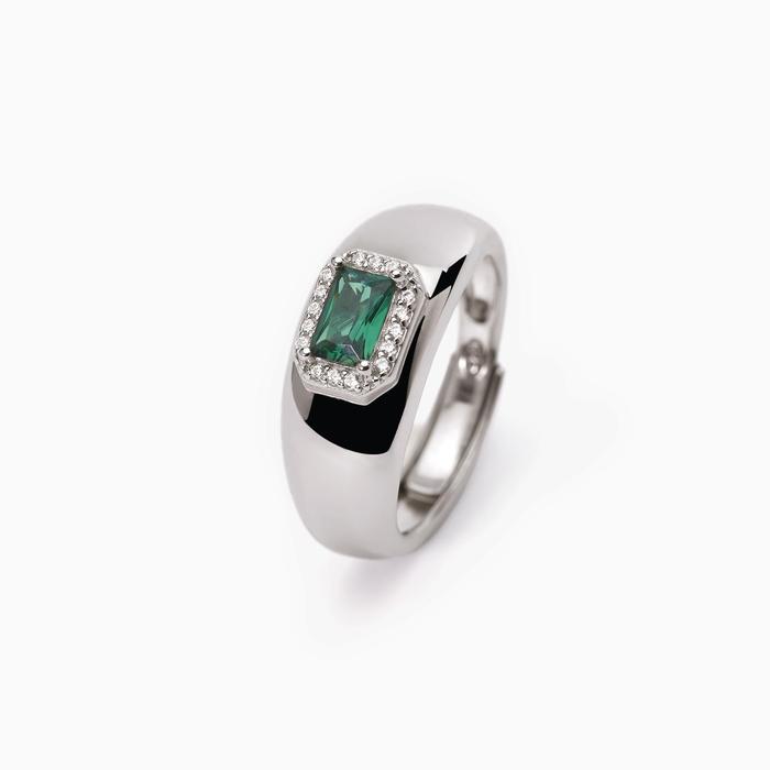 COOL OR RÉTRO? Synthetic Emerald Ring