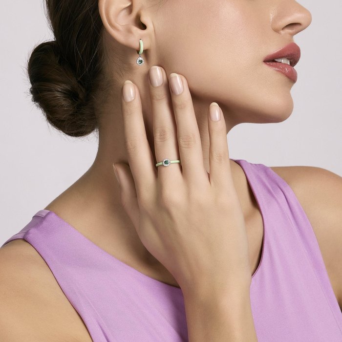 Boucles d'oreilles créoles MILANESIENNE en argent, émail vert et émeraude synthétique