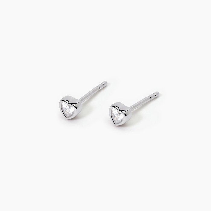 Boucles d'oreilles clous en argent avec point lumineux taillé en cœur BRILLANT