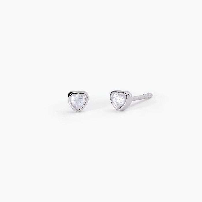 Boucles d'oreilles clous en argent avec point lumineux taillé en cœur BRILLANT