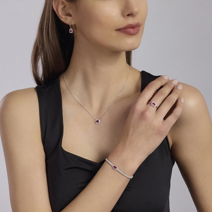 Bague en argent avec rubis synthétique et zircone COOL OU RÉTRO ?