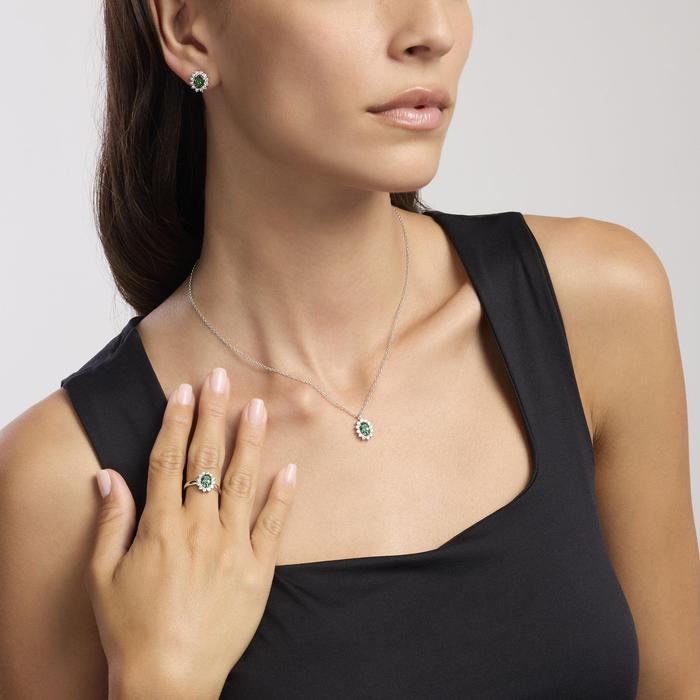 COOL OU RÉTRO ? Bague ovale en argent avec émeraude synthétique