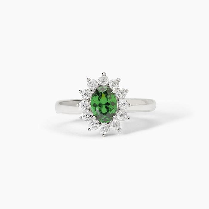 COOL OU RÉTRO ? Bague ovale en argent avec émeraude synthétique