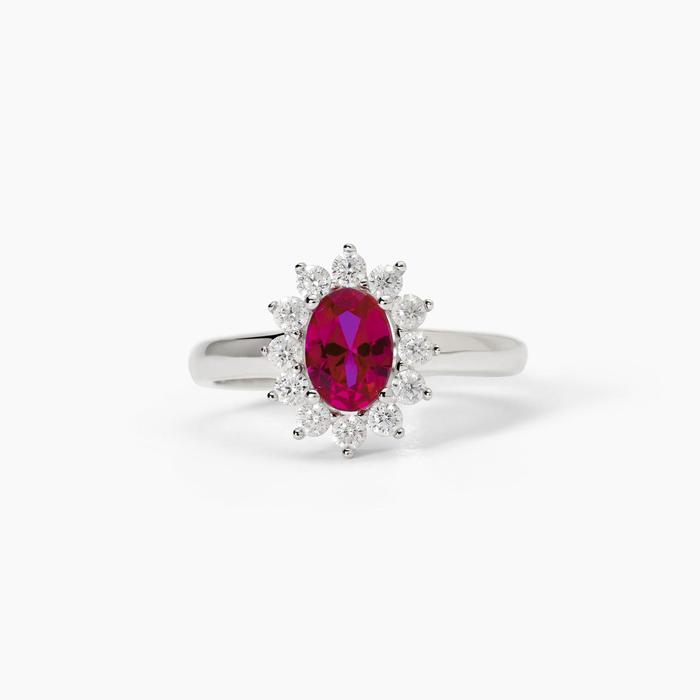 COOL OU RÉTRO ? Bague ovale en argent avec rubis synthétique