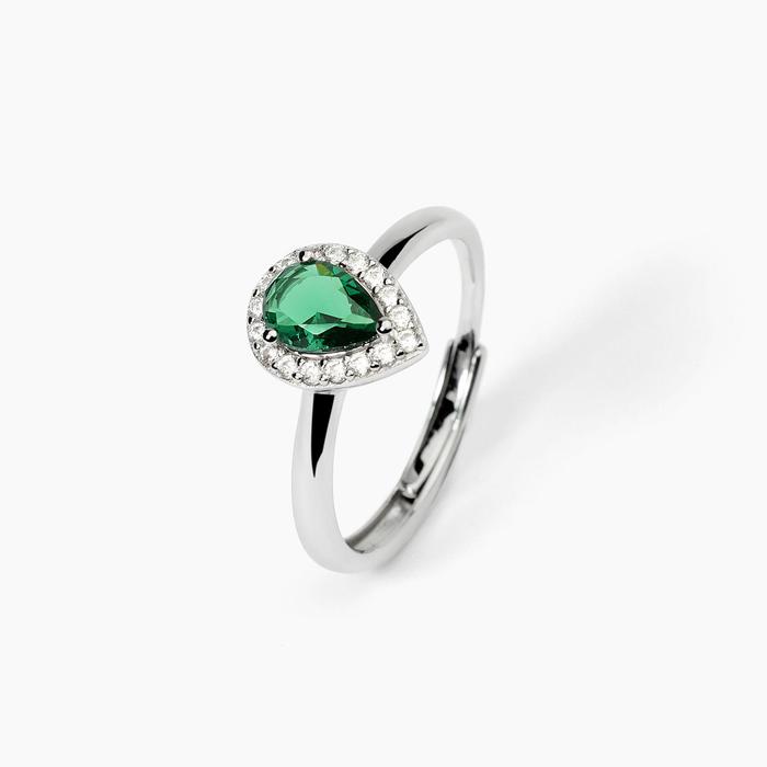Bague en argent avec émeraude synthétique COOL OU RÉTRO ?