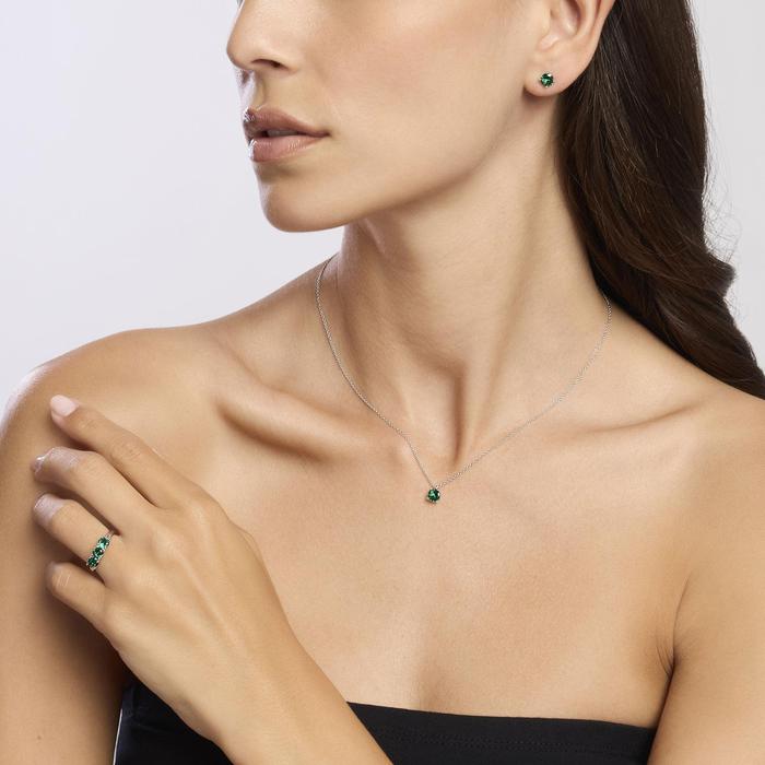 Boucles d'oreilles en argent et émeraude synthétique brillante