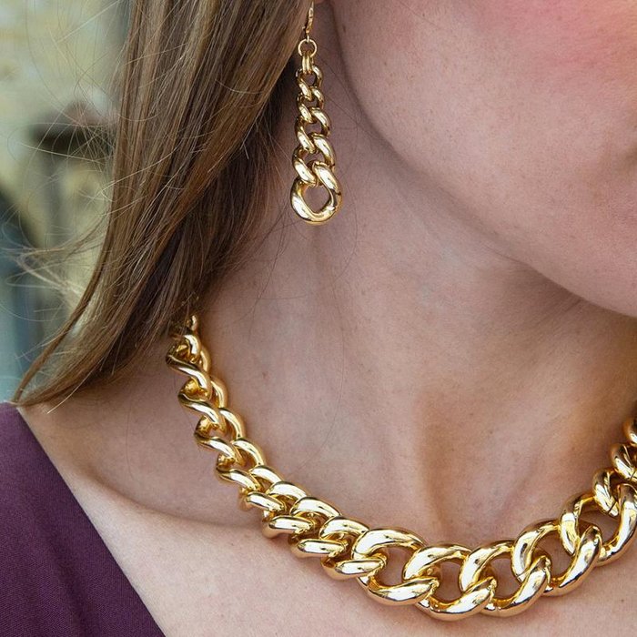 Collana in bronzo dorato con catena grumetta a scalare