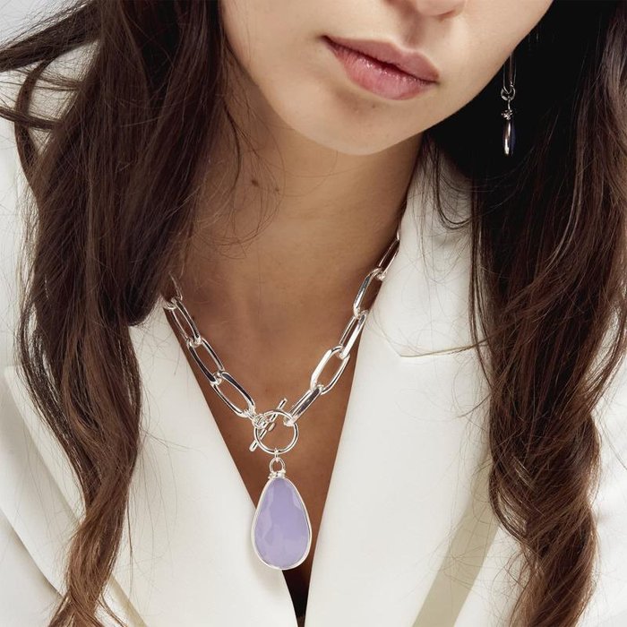 Collana con pendente in cristallo glicine