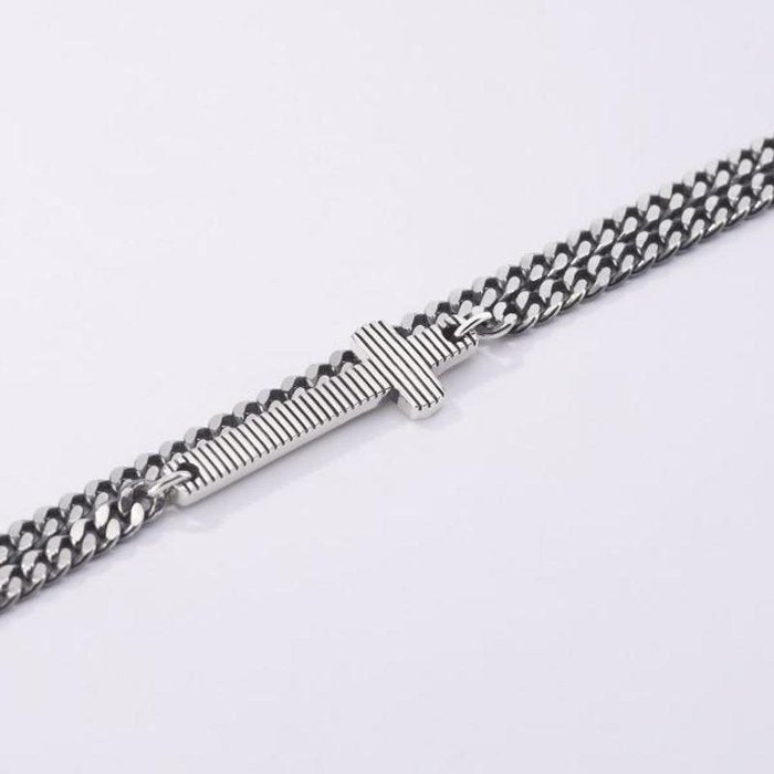 BRACELET GROUMETTE MULTICHAÎNES AVEC CROIX RAYÉE