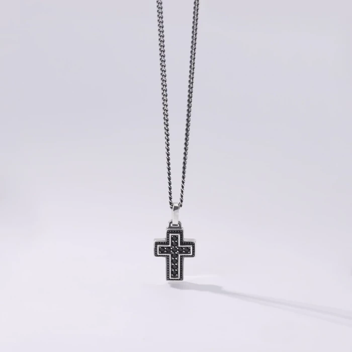 COLLIER croix avec pierres noires