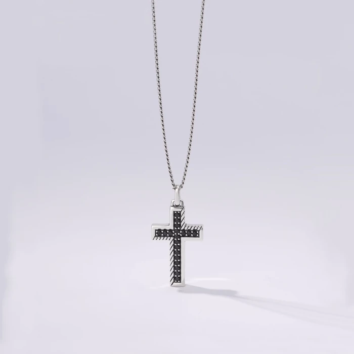 Collana croce con pietre nere