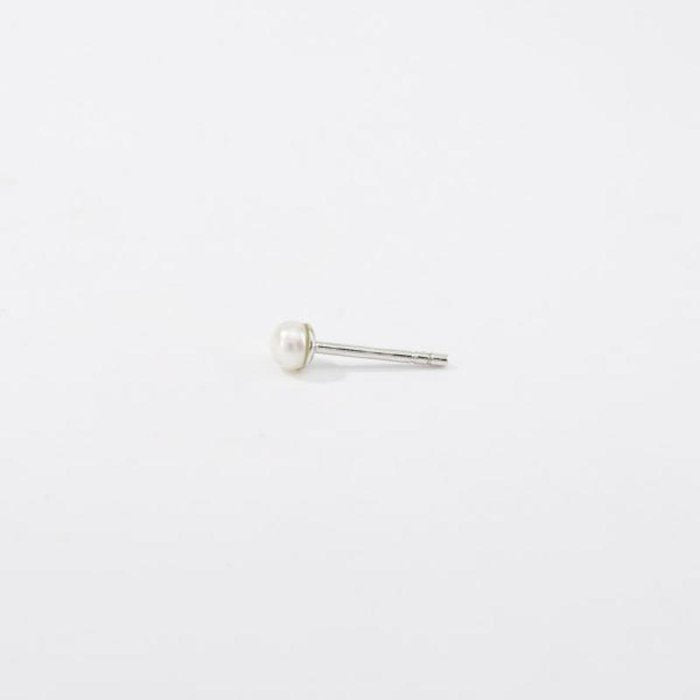 BOUCLE D'OREILLE UNIQUE EN PERLE