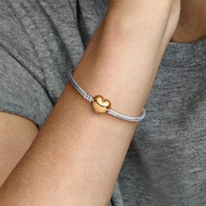Bracelet with heart clasp