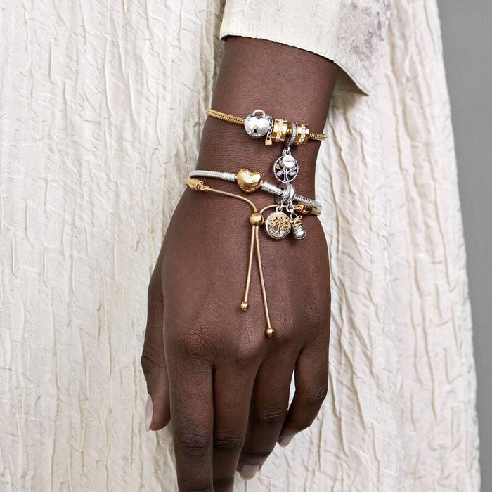 Bracelet with heart clasp