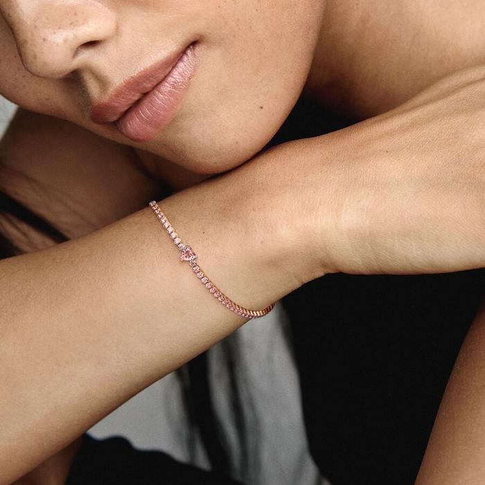 Bracelet tennis rose avec cœur en relief