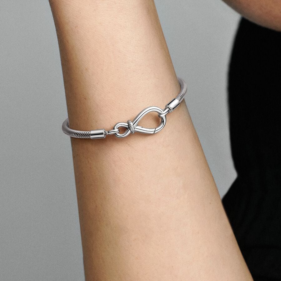 Bracciale con Chiusura a Nodo Infinito