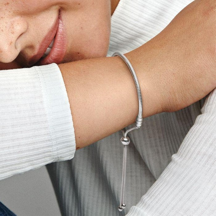 Bracciale Pandora Moments con maglia snake e chiusura regolabile