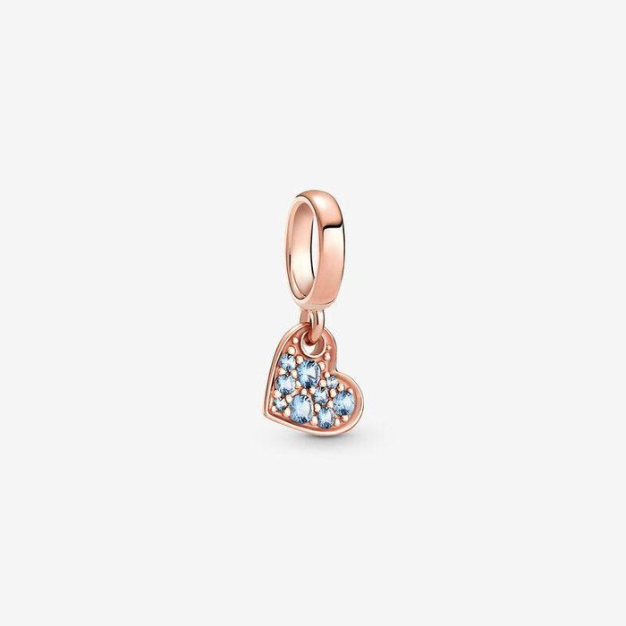 Charm pendente Cuore obliquo con pavé azzurro