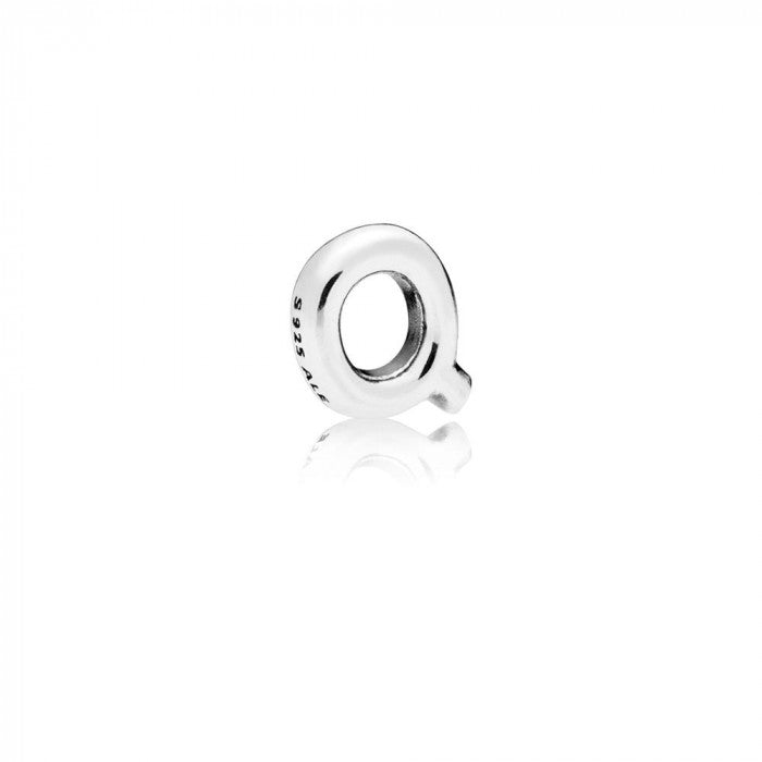 Charm petite lettera Q