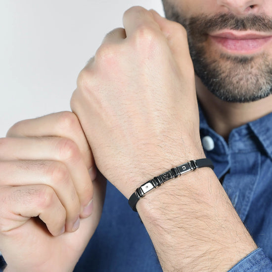 BRACCIALE UOMO SILICONE NERO CON ELEMENTI IN ACCIAIO ED IP NERO CON GIGLIO