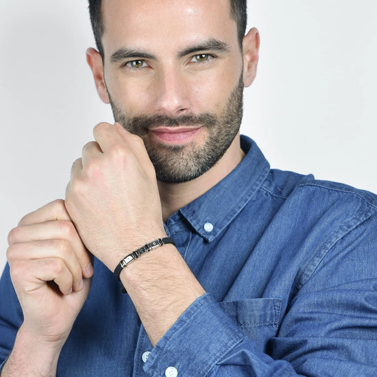 BRACCIALE UOMO SILICONE NERO CON ELEMENTI IN ACCIAIO ED IP NERO CON GIGLIO