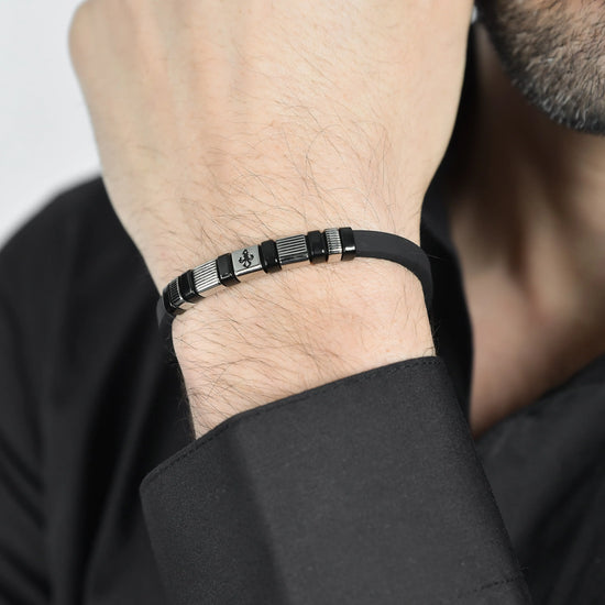 BRACCIALE UOMO SILICONE NERO CON ELEMENTI IN ACCIAIO ED IP NERO CON GIGLIO