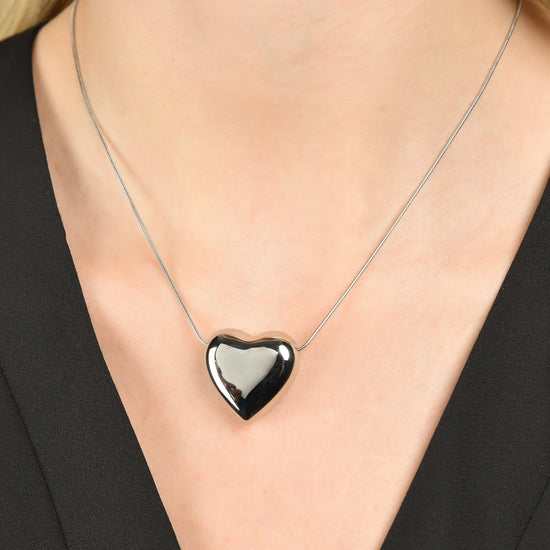COLLIER EN ACIER POUR FEMME AVEC UN CŒUR PLEIN