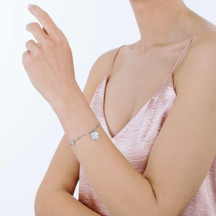 Bracelet en acier avec trèfles à quatre feuilles et cristaux blancs