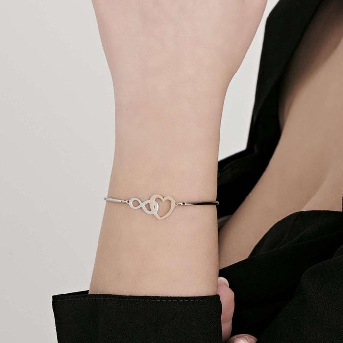 Bracciale in acciaio con cuore ed infinito