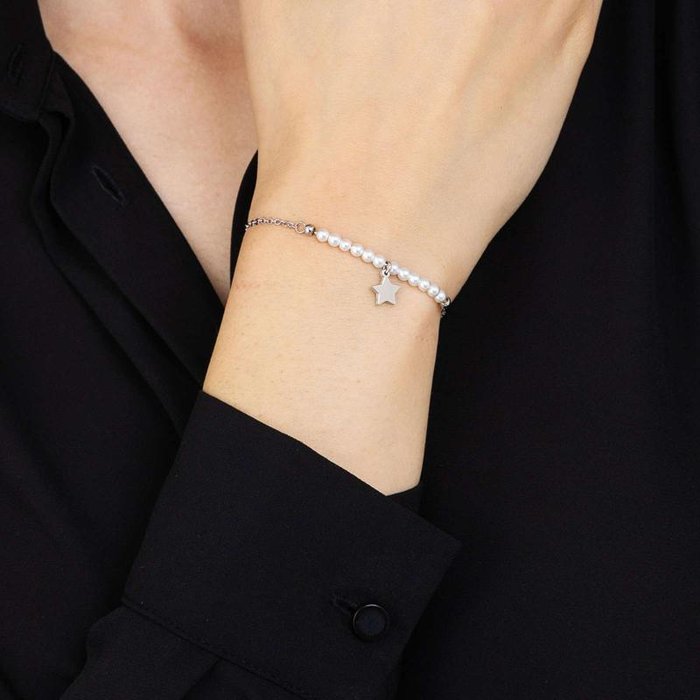 Bracciale in acciaio con stella e perle bianche