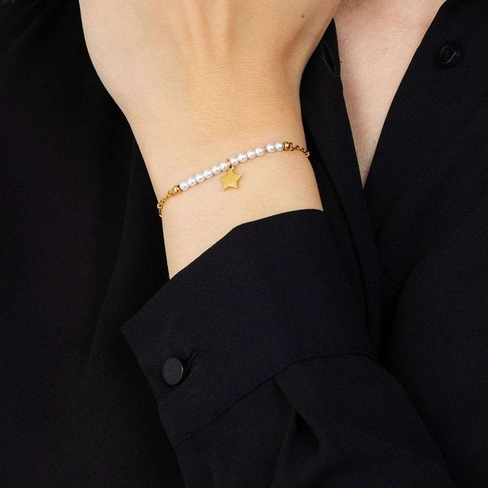Bracciale in acciaio ip gold con stella e perle bianche
