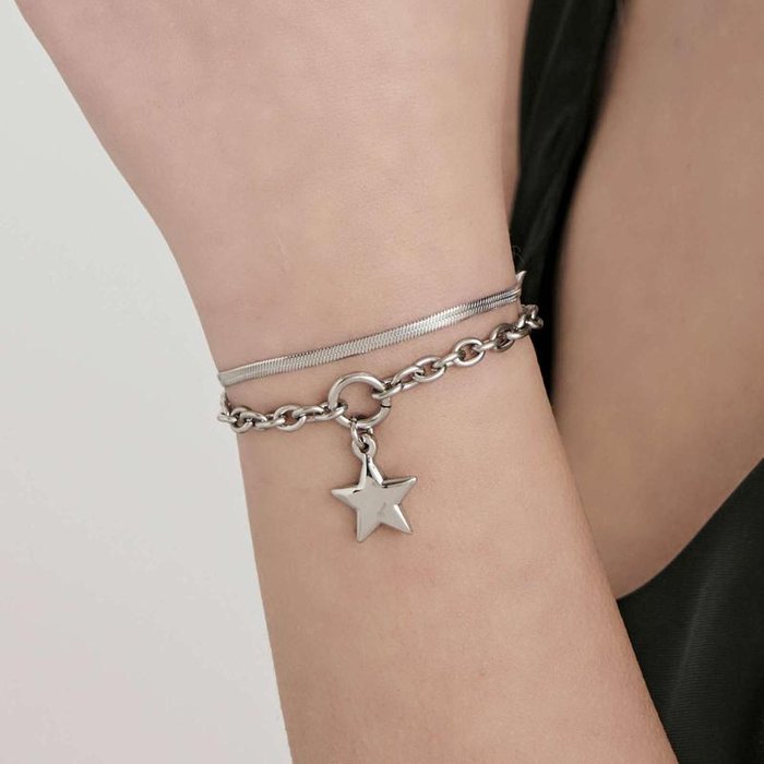 Bracciale in acciaio con stella