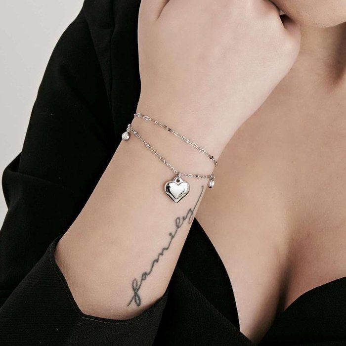 Bracciale in acciaio con cuore e cristalli bianchi