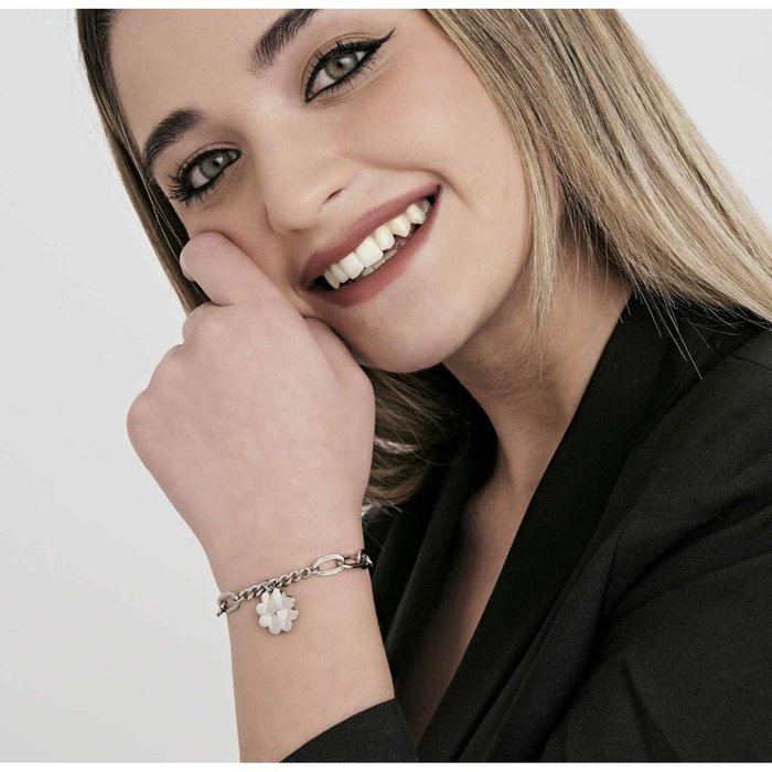 Bracelet en acier avec trèfle à quatre feuilles