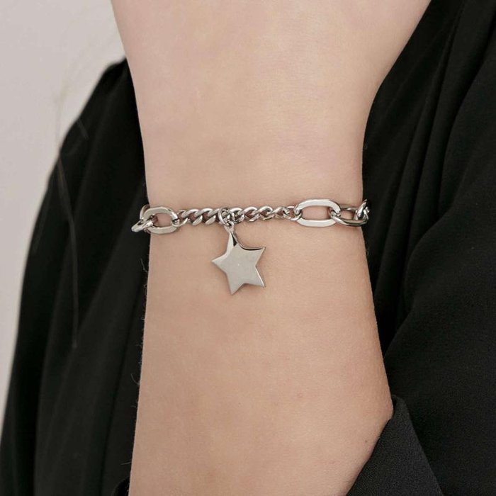 Bracelet en acier avec étoile