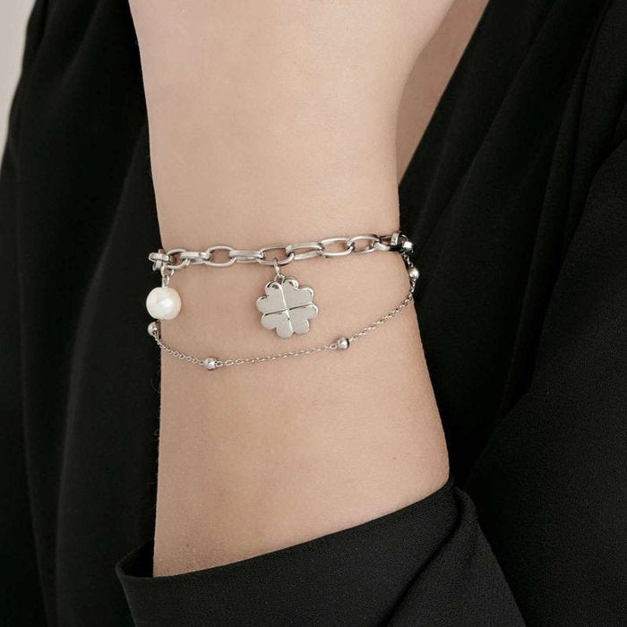 Bracciale in acciaio con quadrifoglio e perle
