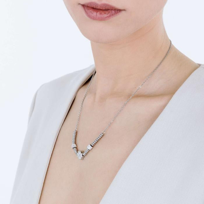 Collier en acier avec trèfle à quatre feuilles et cristaux blancs