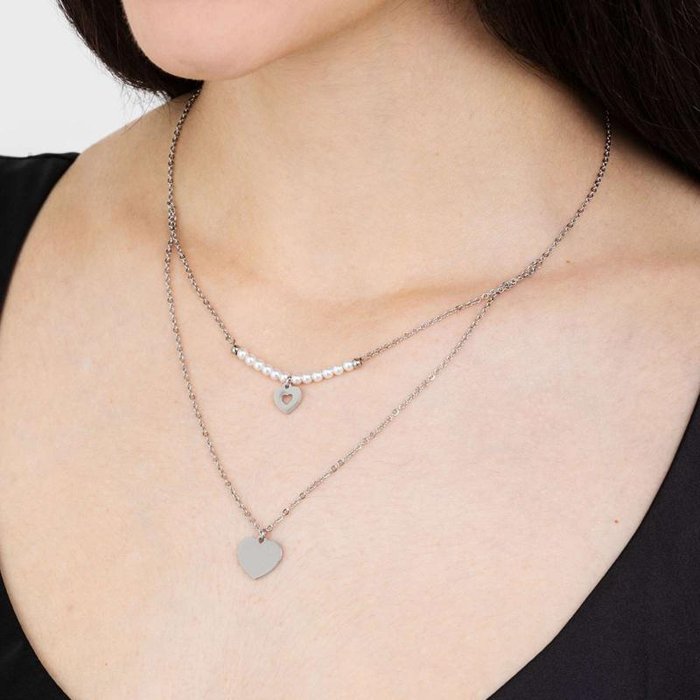 Collana in acciaio con cuori e perle bianche
